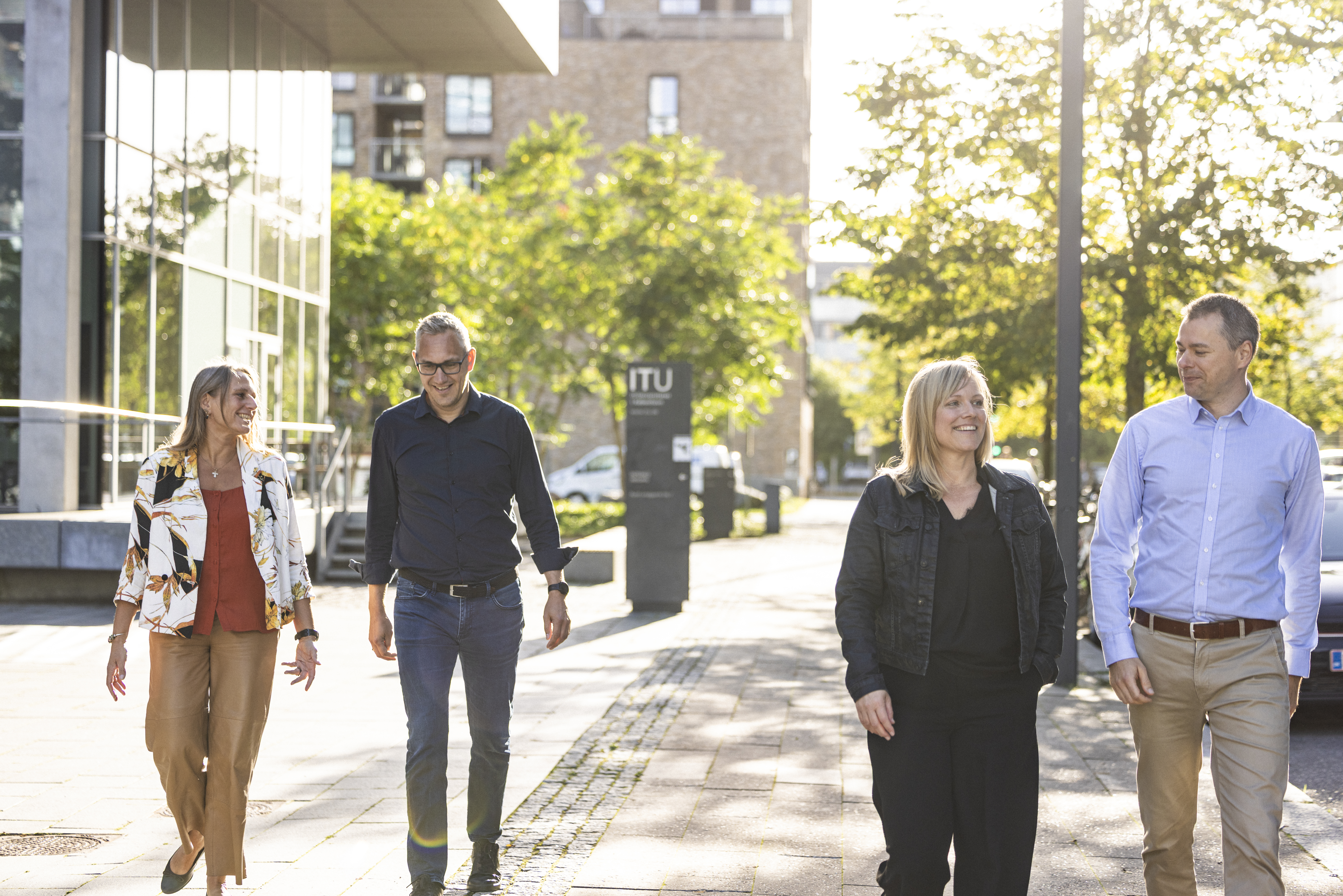 Fire kursister går foran ITU