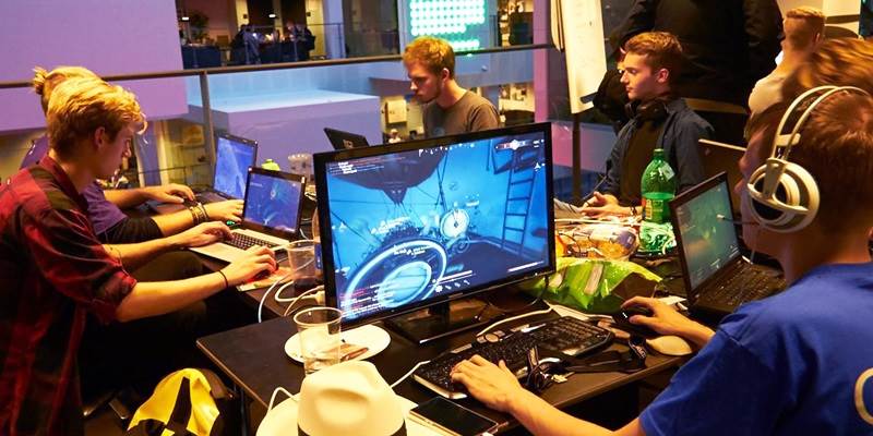 300 computerspillere indtager IT-Universitetet